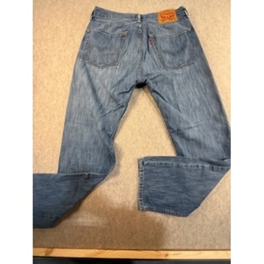 Levis 505 Regular Fit Straight Leg‎ Jeans Mens 33x32 Medium Wash Blue Denim